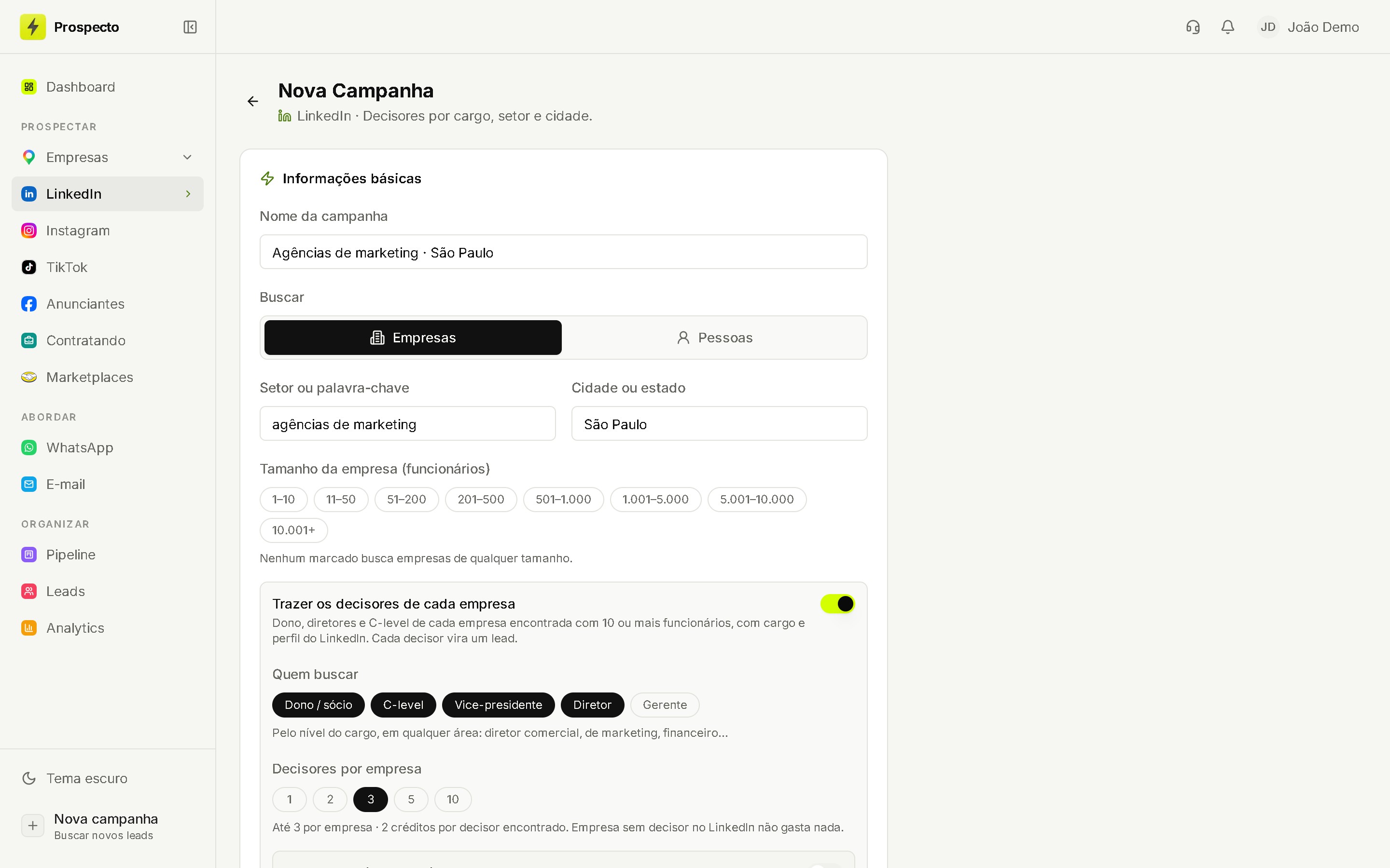 Campanha de LinkedIn no Prospecto buscando decisores por cargo e tamanho de empresa